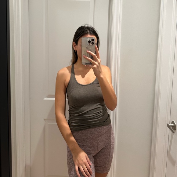 Lululemon tank top - Picture 6 of 10